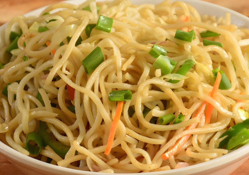Ready To Eat Vegetable Chowmein with fresh vegetables and flavorful noodles by Taste & Trust